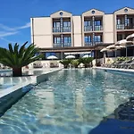 Hotel River Park 3*
