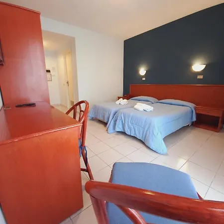 Hotel River Park 3*