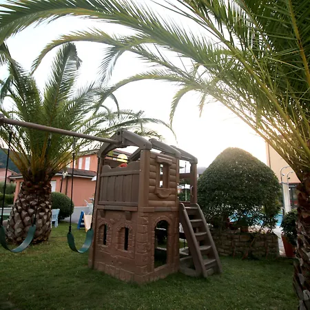 Hotel River Park 3*