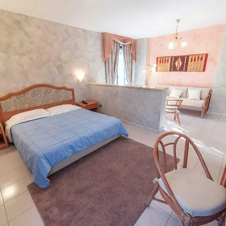 Hotel River Park 3*